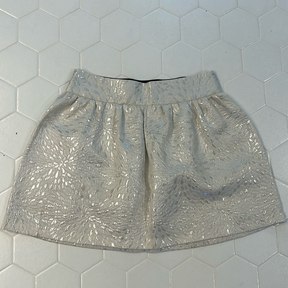 Like new skirt with elastic in back
